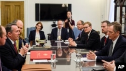 British Secretary of State for International Development Liam Fox, left, and U.S. Trade Representative Ambassador Robert Lighthizer hold the first trade working group in Washington, July 24, 2017.