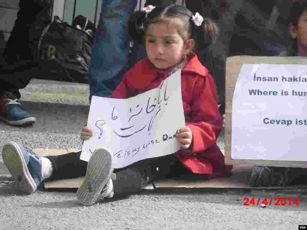 پناهجو: "هچ کس به داد ما نرسید، حالت کودکان و زنان خراب شد، ولی کسی حتی به آمبولانس زنگ نزد تا آنان را به شفاخانه انتقال دهد."