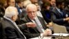 Menteri Luar Negeri Otoritas Palestina Riyad al-Maliki menyimak penjelasan seorang koleganya dalam sidang di Mahkamah Internasional (ICJ) mengenai pendudukan Israel di wilayah-wilayah Palestina, di Den Haag, 19 Februari 2024. (Foto: Robin van Lonkhuijsen/ANP/AFP/Netherlands Out) 