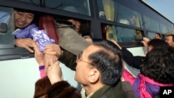 2014年2月25日,南北韓家庭團聚景象。