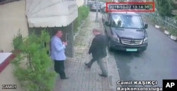 Turski list Hurijet došao je do snimaka kamera na kojima se vidi novinar Kašogi kako ulazi u saudijski konzulat u Istanbulu 2. oktobra 2018.