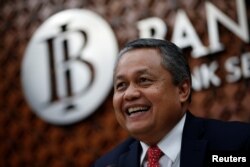 Gubernur Bank Indonesia Perry Warjiyo dalam konferensi pers di gedung Bank Indonesia, Jakarta, 20 Juni 2019. (Foto: Willy Kurniawan/Reuters)