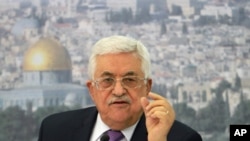 Presiden Palestina Mahmoud Abbas berbicara di hadapan usahawan Palestina dari Yerusalem Timur di kantornya, di Ramallah, 29 April 2014. (Foto:dok)