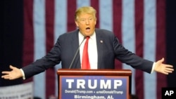 Bakal calon presiden dari Partai Republik Donald Trump dalam kampanye di Birmingham, Alabama, 21 November 2015. (AP Photo/Eric Schultz)