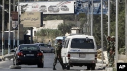 Syrian soldiers at a checkpoint northeast of Damascus, Aug. 29, 2011.