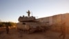 Tentara Israel ditempatkan di dekat pemukiman Israel utara Shtula di sepanjang perbatasan dengan Lebanon, 19 Mei 2021. (Foto: AFP)
