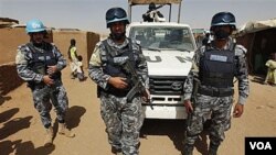 Para anggota pasukan penjaga perdamaian PBB yang bertugas di Sudan (foto: dok.).