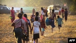 ရခိုင်ပြည်နယ်မှာ ဖြစ်ပွားနေတဲ့ စစ်ပွဲများကြောင့် ထွက်ပြေးတိမ်းရှောင်နေရသော ရခိုင်စစ်ရှောင်များ
