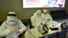 中国黑龙江省哈尔滨机场的公安人员身穿防护服进行旅客登记。（2020年4月11日）