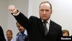 Norveški masovni ubica Anders Bering Brejvik uoči izricanja presude u sudu u Oslu, 24. avgust 2012.