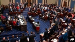 Senatori polažu zakletvu na suđenju po optužnici za opoziv sekretara za unutrašnju bezbjednost Alehandra Majorkasa (Foto: Senate Television via AP)