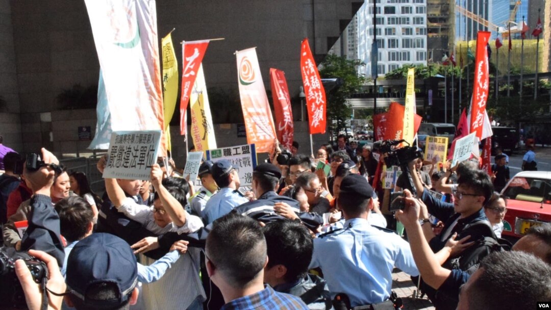 香港團體抗議北京驅低端人口 爆警民衝突
