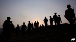 Pasukan tentara Angkatan Darat Pakistan berkumpul di garis kendali (LOC) Tatta Pani, yang memisahkan wilayah Kashmir antara Pakistan dan India, sekitar 200 kilometer dari Islamabad, Pakistan, 1 Oktober 2016. (Foto: dok).
