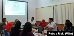 Sidang Eksaminasi Putusan Baiq Nuril di Fakultas Hukum Universitas Airlangga, Surabaya, Jumat, 25 Januari 2019 (Foto: Petrus Riski/VOA)