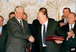 Russian President Boris Yeltsin and Belarus leader Stanislav Shushkevich, exchange Slovic Treaty in Brest, USSR (Russian Federation) Dec. 7, 1991.