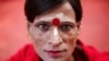 Seorang anggota komunitas transgender dalam aksi unjuk rasa menentang RUU Transgender di New Delhi, India, 28 Desember 2018. 