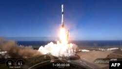 SpaceX şirketinin Falcon roketleriyle casus uyduların prototiplerinin uzayay gönderildiği belirtiliyor. 