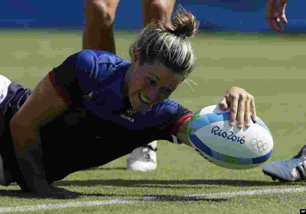 France's Caroline Ladagnous, scores a try during the women's rugby sevens match between France and Spain at the Summer Olympics in Rio de Janeiro, Brazil, Aug. 6, 2016.