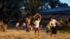 မြန်မာစစ်တပ် နဲ့ AA လက်နက်ကိုင်တပ်တို့ကြား တိုက်ပွဲကြောင့် ရခိုင်မြောက်ပိုင်းကဒေသခံတွေ အိုးအိမ်တွေစွန့်ပြီး စစ်ရှောင်နေကြပုံ (ဓါတ်ပုံ-AFP) 