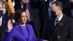 Kamala Haris polaže zakletvu kao potpredsednica SAD