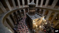 Prosesi Minggu Palma di Gereja Makam Kudus, yang diyakini sebagai tempat penyaliban dan pemakaman Yesus Kristus di kota Yerusalem (29/3).
