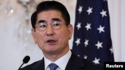Menteri Pertahanan Korea Selatan Kim Yong-hyun menghadiri konferensi pers di Departemen Luar Negeri AS di Washington, 31 Oktober 2024. (Foto: Reuters)