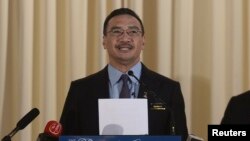 马来西亚国防部长希山慕丁·胡先（资料照片）