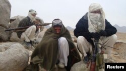 طالبان از مردم افغانستان نیز خواسته است که در انتخابات اشتراک نکنند.