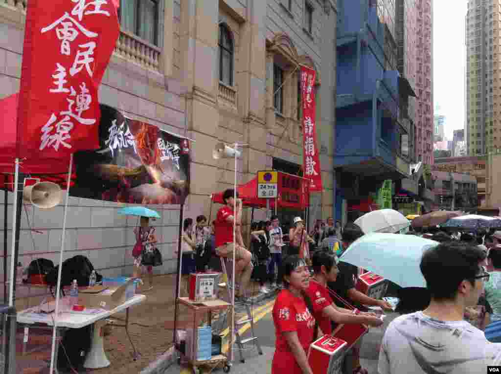 數萬港人參加七一大游行誓言守護香港(美國之音海彥拍攝)