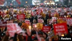 2016年11月19日韩国首尔大量民众抗议要求朴槿惠下台。