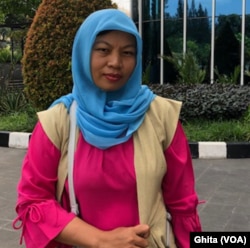 Baiq Nuril Maknun, setelah melakukan wawancara dengan VOA di Jakarta, Kamis, 22 November 2018. (Foto: VOA/Ghita).