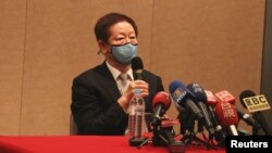 台積電董事長劉德音在6月9日股東常會後接受媒體提問。 （美國之音李玟儀拍攝）