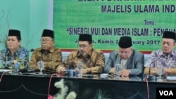 Dalam konferensi pers di kantornya hari Kamis (2/2), Majelis Ulama Indonesia meminta Komisi Yudisial (KY), Mahkamah Agung dan Kejaksaan Agung mengawasi proses sidang kasus dugaan penistaan agama yang dilakukan Gubernur DKI Jakarta non Aktif Basuki Tjaha