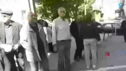 پخش ترانه «یار دبستانی من» در تجمع بازنشستگان کرمانشاه مقابل صندوق بازنشستگی کشوری