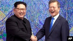 FILE- North Korean leader Kim Jong Un, left, poses with South Korean President Moon Jae-in inside the Peace House in the border village of Panmunjom in Demilitarized Zone, South Korea, April 27, 2018. Talks next week at Panmunjon will set the stage for the third summit between the two leaders.
