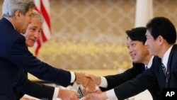 2013年10月美国国务卿克里和国防部长哈格尔参加在日本举行的2+2磋商