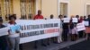 Nesta imagem de arquivo, trabalhadore em greve