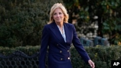 Ibu Negara AS Jill Biden saat sebelum meninggalkan Gedung Putih di Washington pada 11 Januari 2023. (Foto: AP/Susan Walsh) 