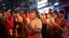 ရန်ကုန်မြို့မှာ အမျိုးသမီးတချို့ ဆန္ဒပြနေစဉ်။ (ဖေဖော်ဝါရီလ ၅ ရက်၊ ၂၀၂၁) ဓာတ်ပုံ - ရိုက်တာ။ 