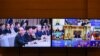 Perdana Menteri Vietnam Nguyen Xuan Phuc (ke-4 dari kiri) sebagai tuan rumah KTT ASEAN dan Sultan Brunei Hassanal Bolkiah (kedua dari kanan), berpidato pada upacara penutupan ASEAN di Hanoi pada 15 November , 2020. (Foto: AFP/Nhac Nguyen)
