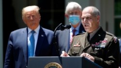 Presiden AS Donald Trump dan Jenderal Gustave Perna (kanan), Kepala Operasi “Warp Speed”