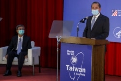 美國衛生部長阿扎爾在台北的台灣大學發表演講。 （2020年8月11日）