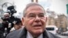 Ansyen Senate Bob Menendez (Demokrat New Jerze) rive nan tribinal 29 Janvye 2025 nan Nouyok. 