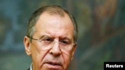 Perdana Menteri Rusia Sergei Lavrov berbicara dalam sebuah konferensi pers setelah bertemu dengan koleganya Arab Saudi, Saud al-Faisal, di Moskow, 21 November 2014.