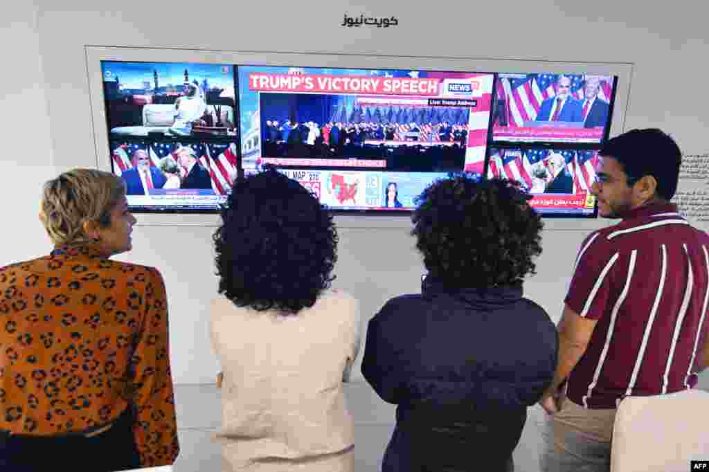 Novinari u Kuvajtu prate vijesti o američkim izborima,&nbsp;6. novembra 2024.