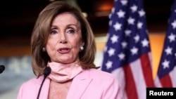 美國國會眾議院議長佩洛西（House Speaker Nancy Pelosi, D-CA）在國會山召開的記者會上發言。