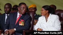 Mutungamiri wenyika VaEmmerson Mnangagwa nemudzimai wavo, Amai Auxillia Mnangagwa.