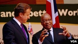 PM Inggris David Cameron berbicara dengan Presiden Afsel Jacob Zuma di Pretoria (18/7). Cameron harus kembali ke Inggris dan mempersingkat lawatan di Afrika.