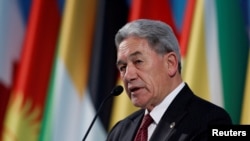 资料图片:2019年3月22日,新西兰外交部长温斯顿·彼得斯(Winston Peters)在土耳其伊斯坦布尔出席伊斯兰合作组织(OIC)紧急会议后在新闻发布会上发言。(路透社)