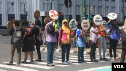 Aksi demo pekerja rumah tangga di Yogyakarta menuntut disahkannya RUU PRT oleh DPR. (VOA/Nurhadi Sucahyo)